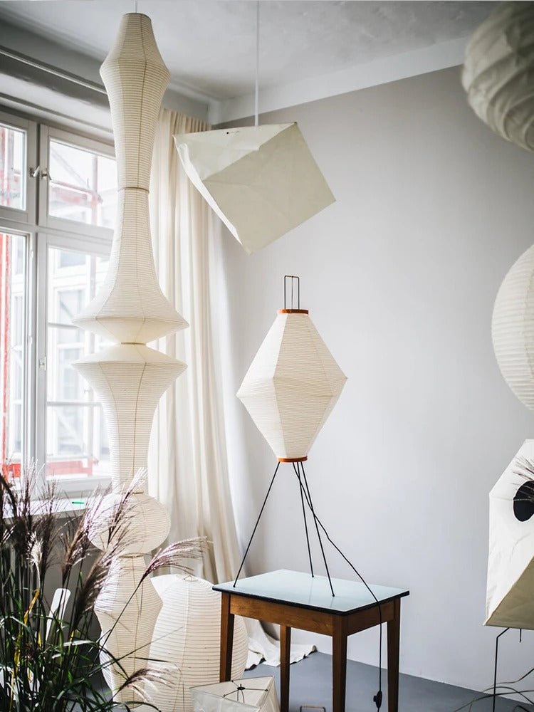 Luma-valaisimet, joissa on veistoksellinen muoto ja japanilainen geometrinen minimalismi