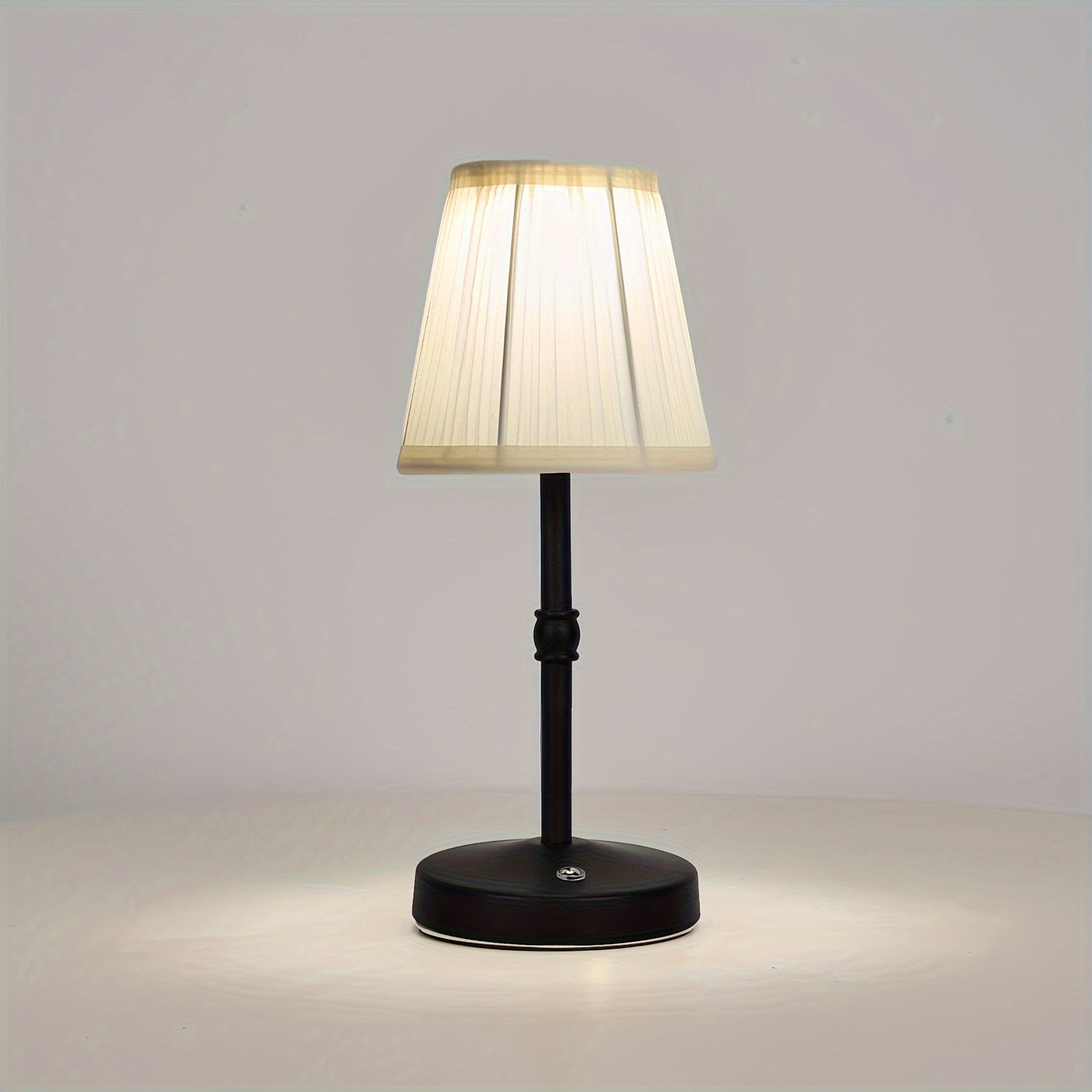 Bezdrátová stolní lampa s dotykově ovládaným LED světlem v antik mosazi