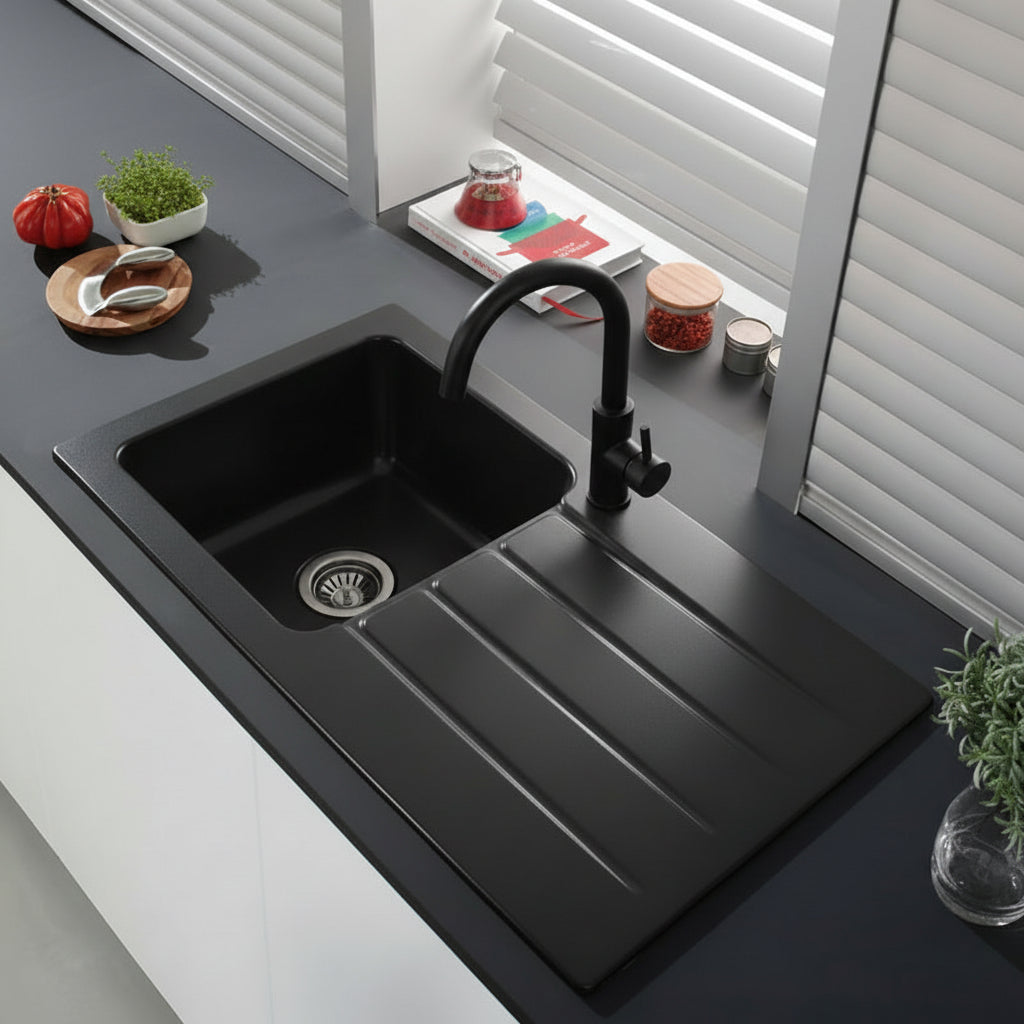 Umywalka ceramiczna FormaLine 50 w wykończeniu chromitowym, solidna i elegancka