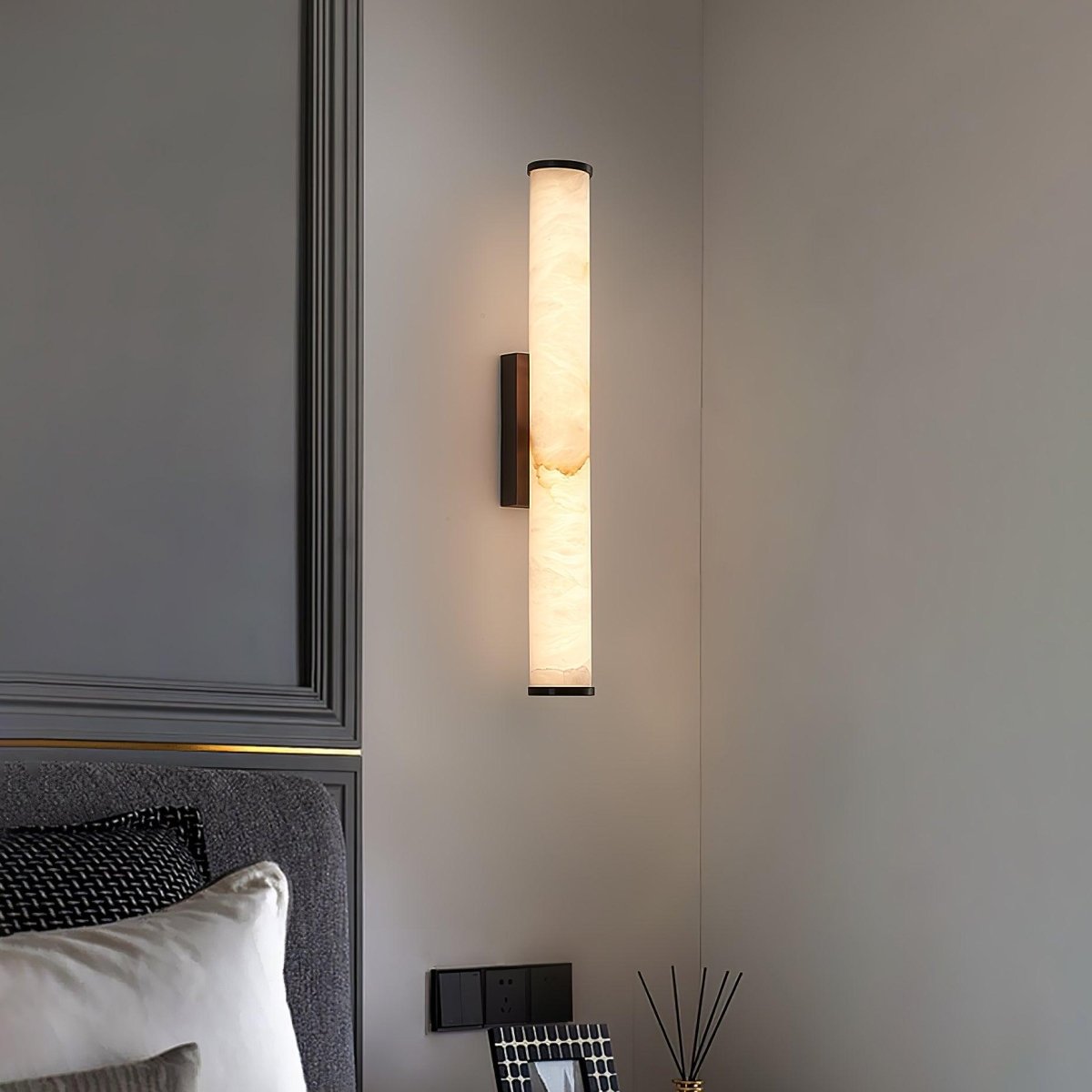 Applique da parete LED con design a tubo in alabastro, 1 luce | Rosalyssa