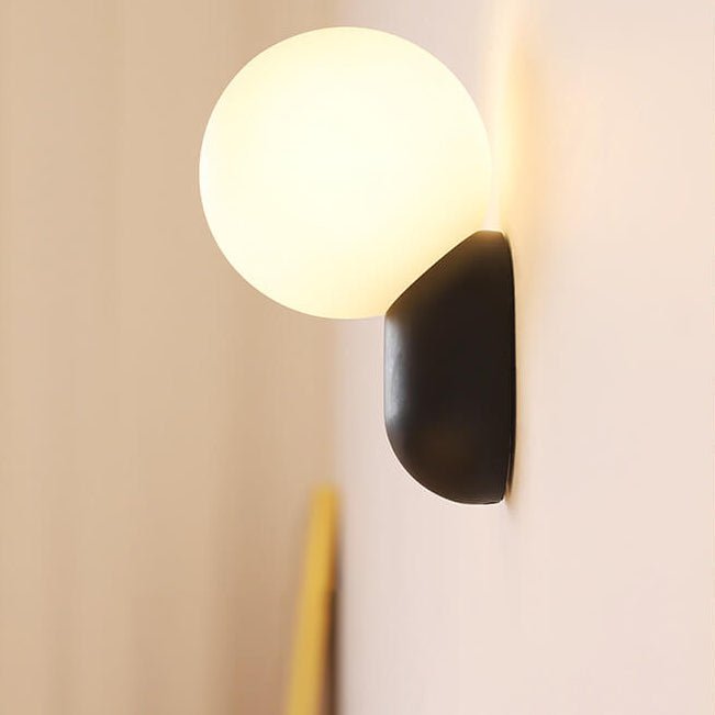 Elegant 1-lyset moderne glasglobevæglampe til boligbelysning | Rosalyssa