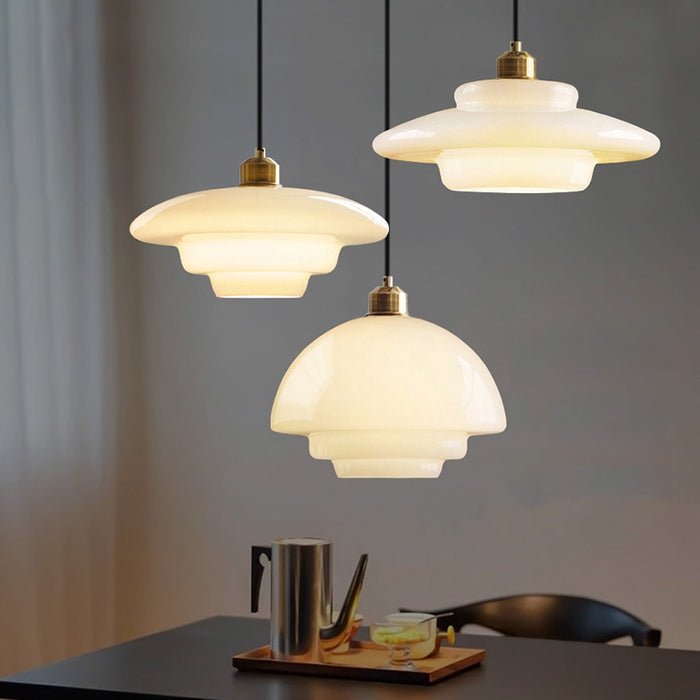 Milchige Pendelleuchte mit weißem Glasschirm für moderne Mid-Century-Dekoration