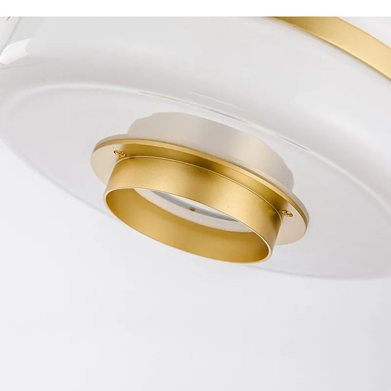 Nordická závěsná lampa ze skla a kovu od Nyra s teplým LED světlem | Snurv