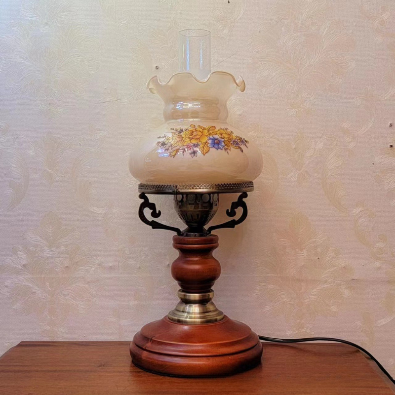 Zenora Urne Retro-Tischlampe aus Massivholz, rotbraune Oberfläche