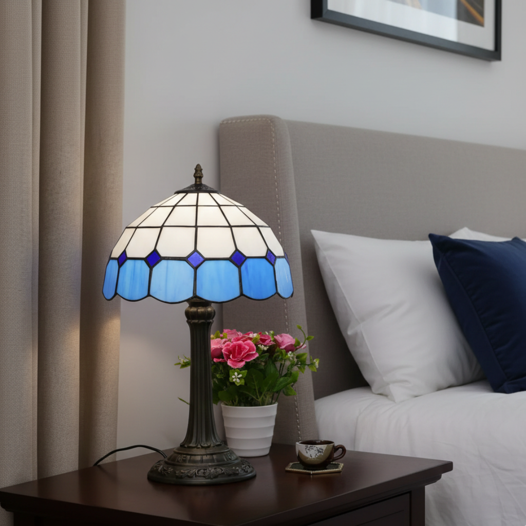 Vintage bordlampe med farvet glas til elegant belysning i hjemmet | Rosalyssa