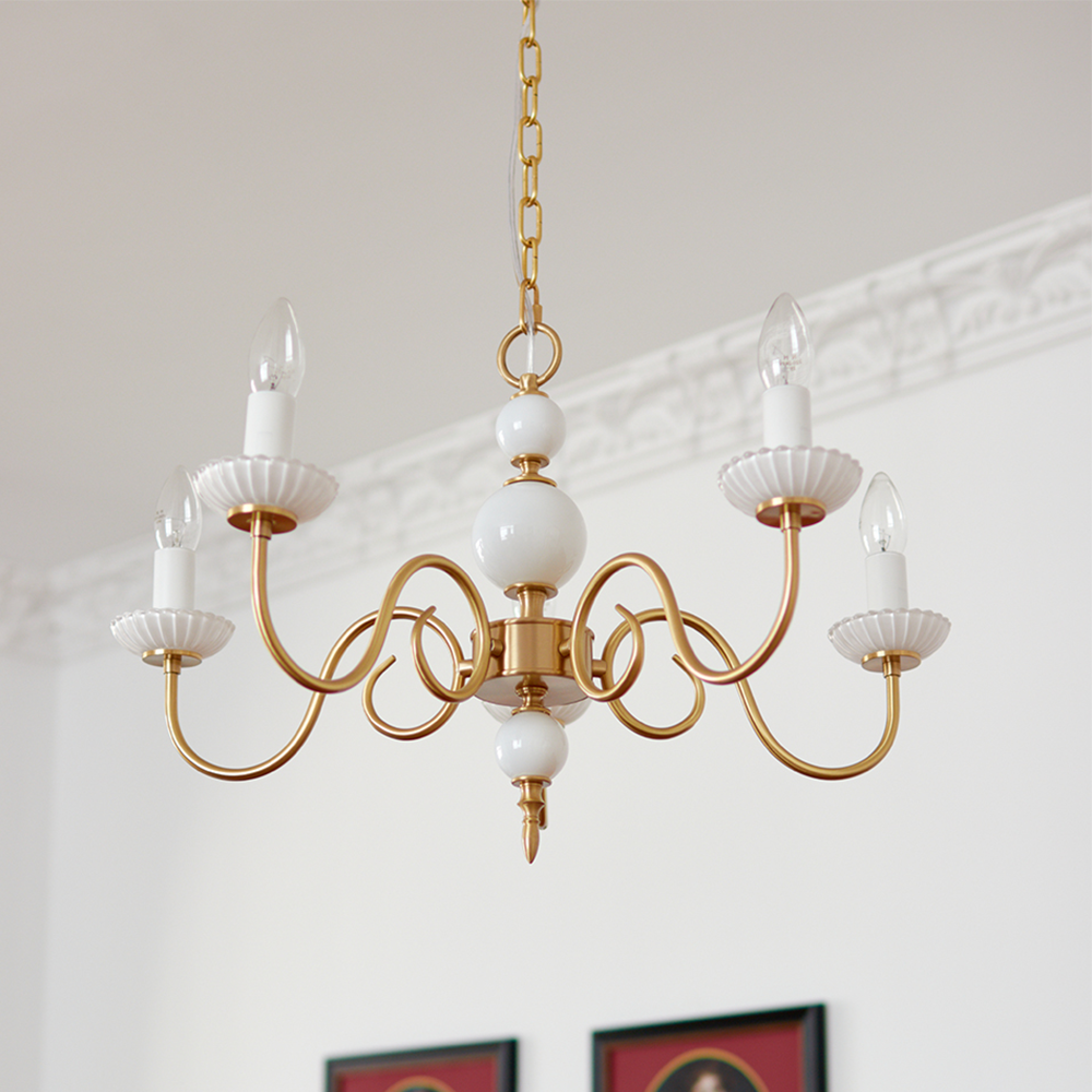 Novae Sleek Iron and Glass Pendant Light for Modern Bedrooms | Snurv