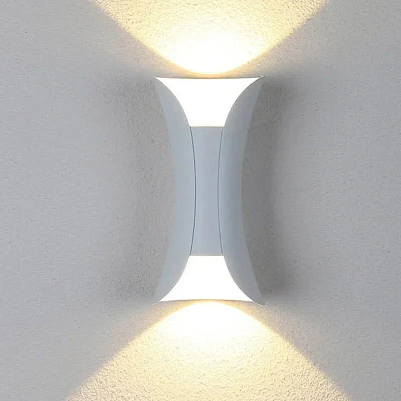 NovaCurve Gebogene LED-Außenwandleuchte mit IP65 wetterfester Schutzklasse