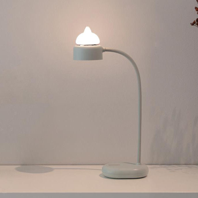 LumaClip LED lampička s klipem ve tvaru kočičích uší pro použití na stole v domácí kanceláři, pohodlí pro oči