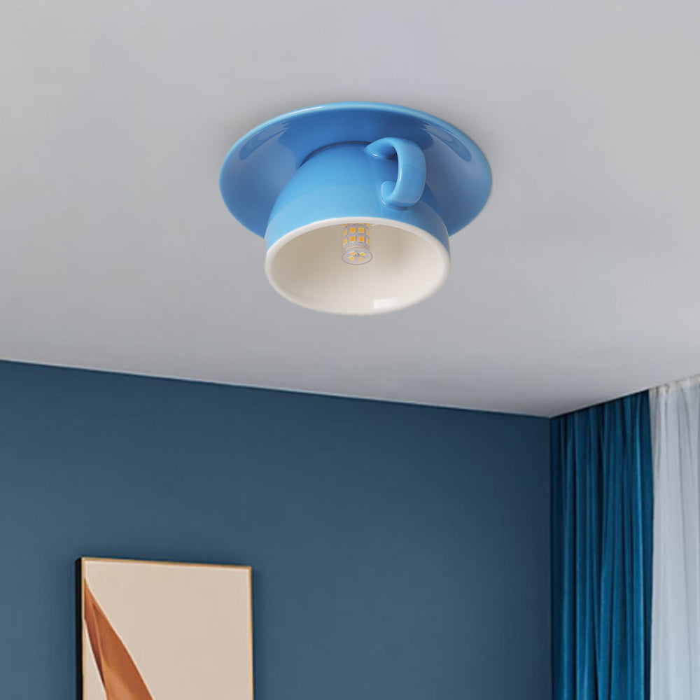 Kaffekopp i keramisk taklampe med LED i blått og rosa for soverom og stue
