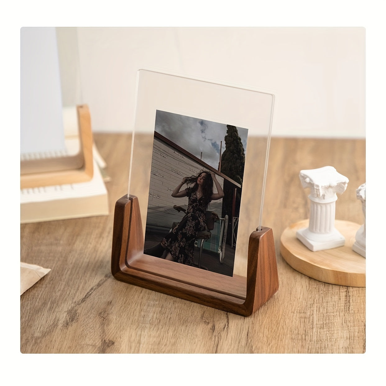 Moldura de Fotos em Acrílico e Madeira em Forma de U para Exposição Minimalista