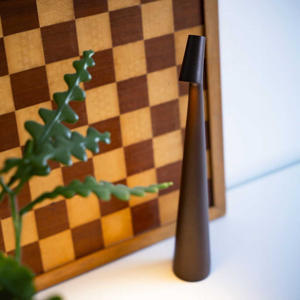 Lampada da tavolo LED cordless NovaLume per un'atmosfera calda in casa