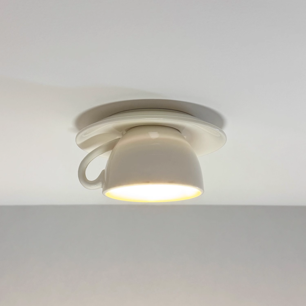 Kaffekopp i keramisk taklampe med LED i blått og rosa for soverom og stue