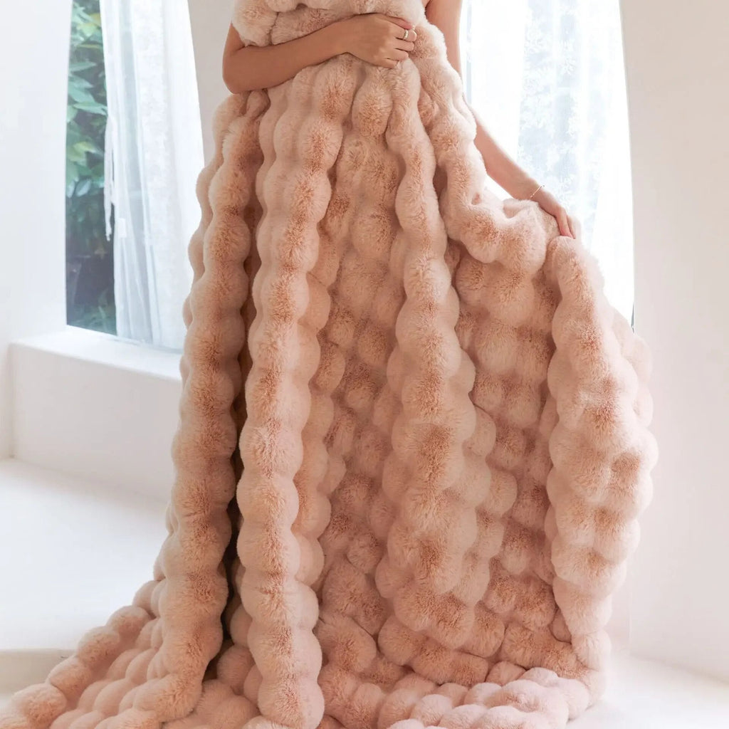 Warme Wolldecke von CozyNest für kühle Nächte zu Hause
