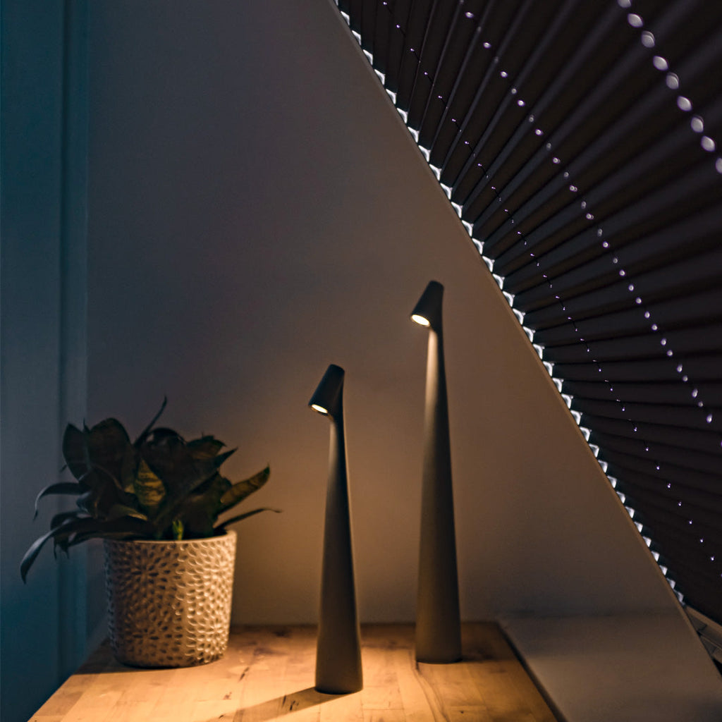 Lampada da tavolo LED cordless NovaLume per un'atmosfera calda in casa