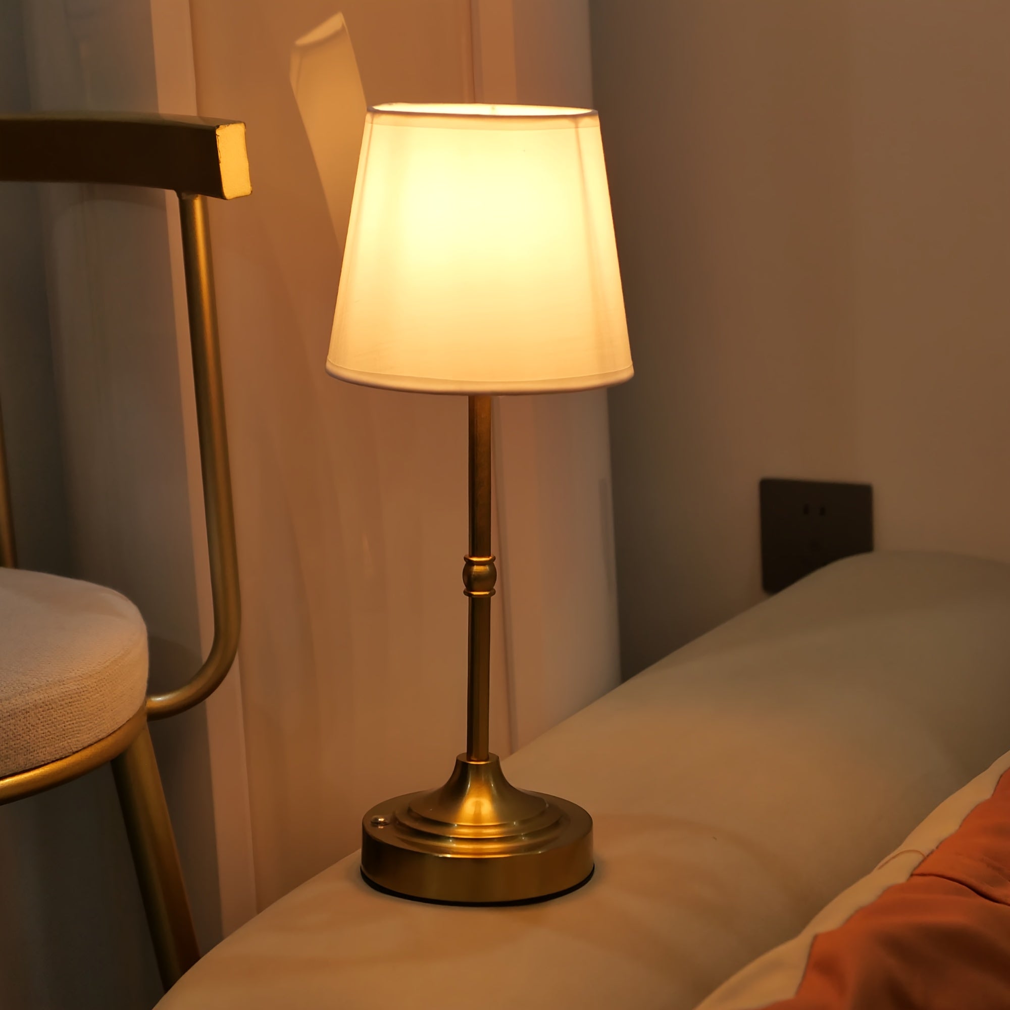 USB nabíjecí lampa s nastavitelným jasem, bezdrátová pro stoly