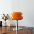 Italiensk inspirerad glaslampa med bord och modern retrostil