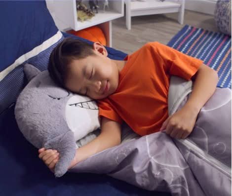 CuddleQuest Sovepose og Blød Ven På Farten