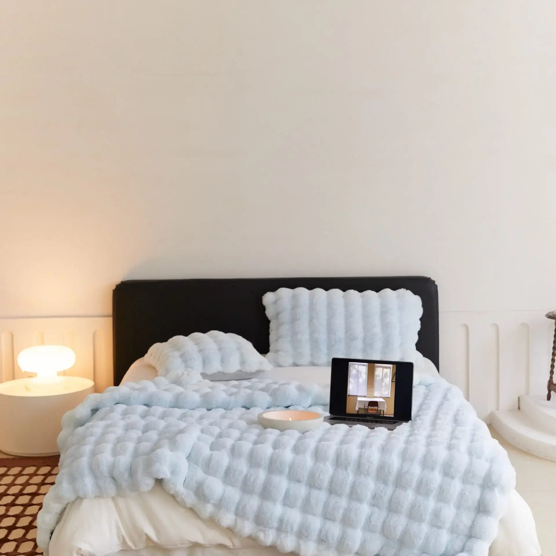 Warme Wolldecke von CozyNest für kühle Nächte zu Hause