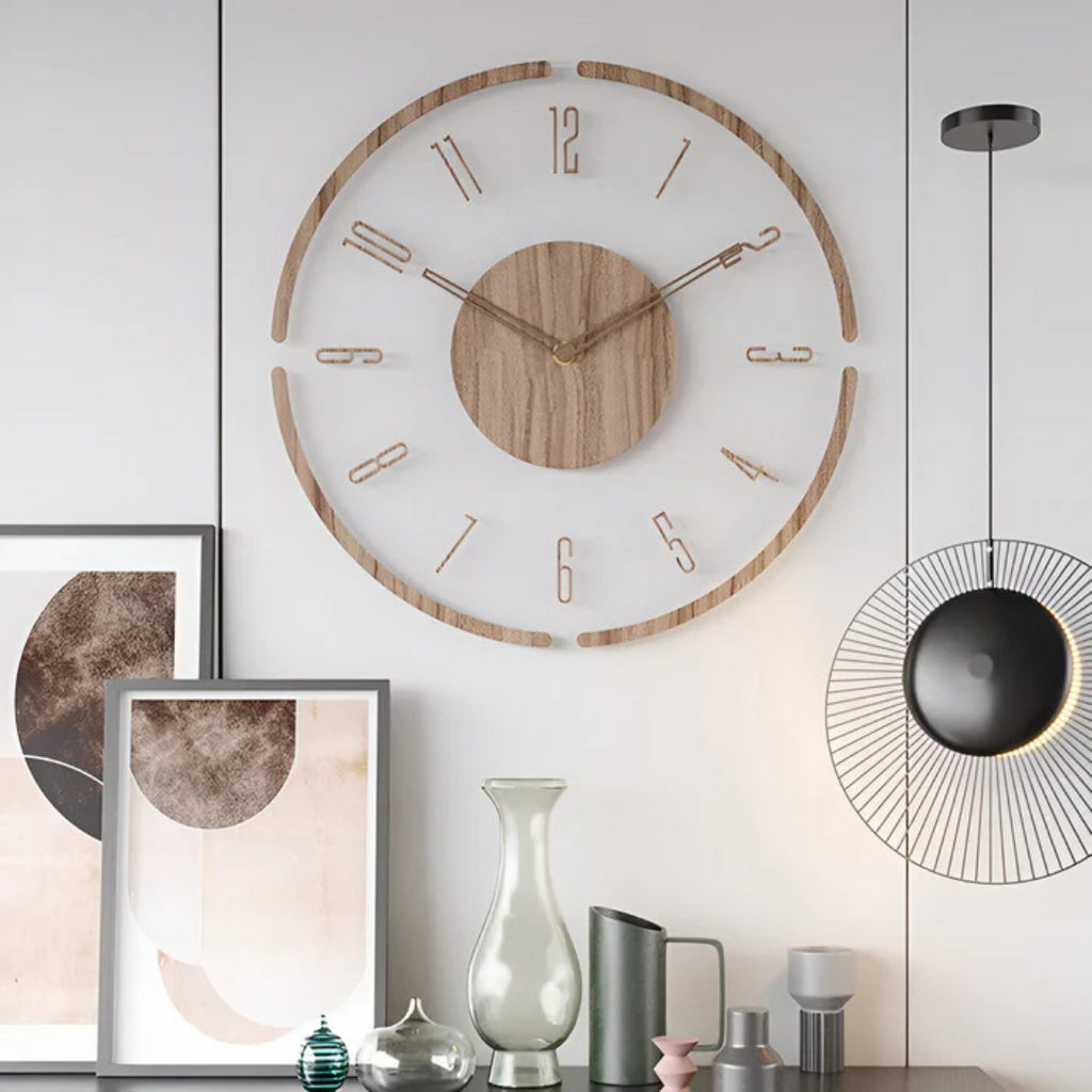 Nordisk väggklocka i trä med tyst kvartsurverk design
