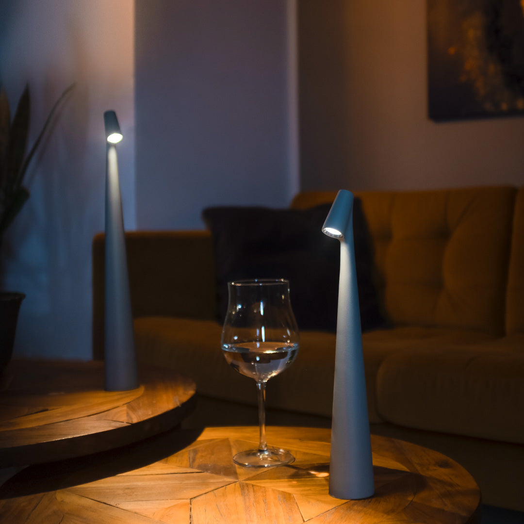Lampada da tavolo LED cordless NovaLume per un'atmosfera calda in casa