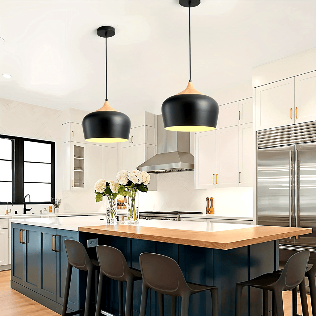 Moderne skandinavisk taklampe med jern- og trestrukturdesign