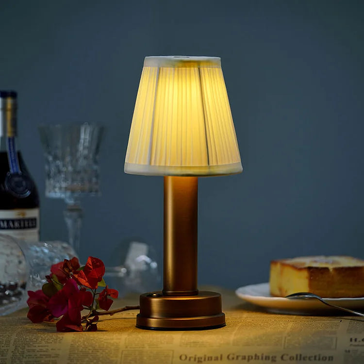 NovaForge CNC-gefräste kabellose Tischlampe aus Messing mit Downlight