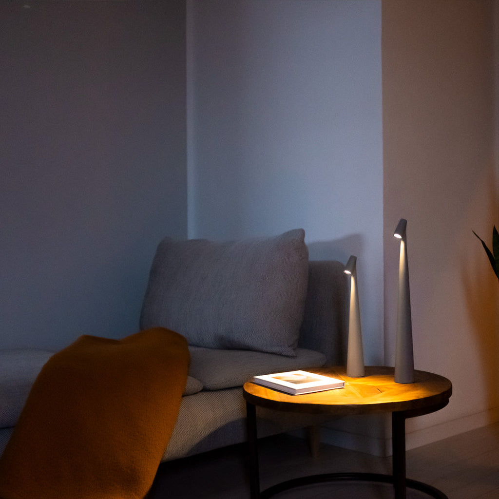 Lampada da tavolo LED cordless NovaLume per un'atmosfera calda in casa