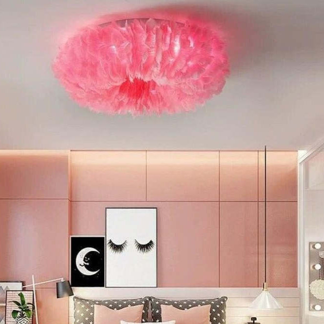 Lampada da soffitto Swan Feather con struttura in metallo e illuminazione LED bianco caldo per creare atmosfera nel soggiorno