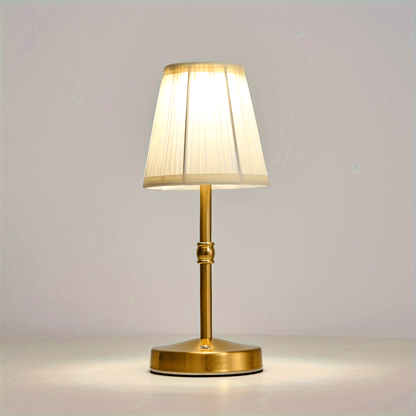Bezdrátová stolní lampa s dotykově ovládaným LED světlem v antik mosazi