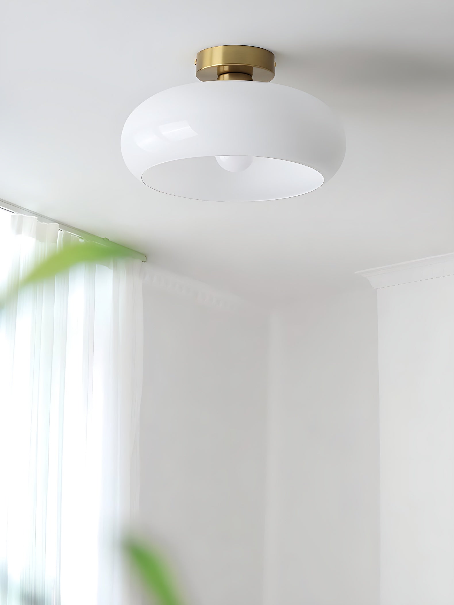 Plafonnier disque en verre style Bauhaus en laiton ou finition chrome, verre orange-jaune ou blanc
