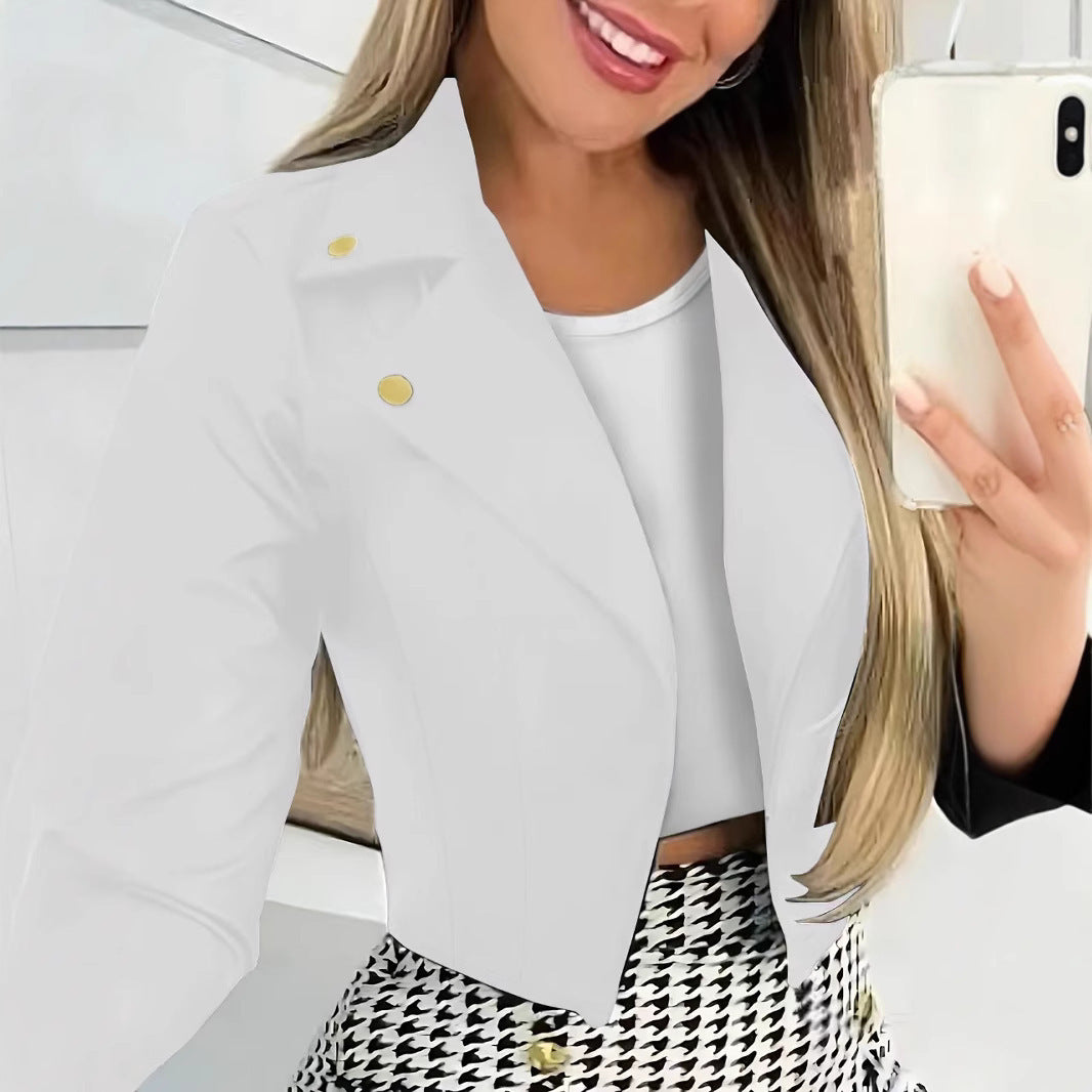 VESTE COURTE ÉLÉGANTE À REVERS ET BOUTONS