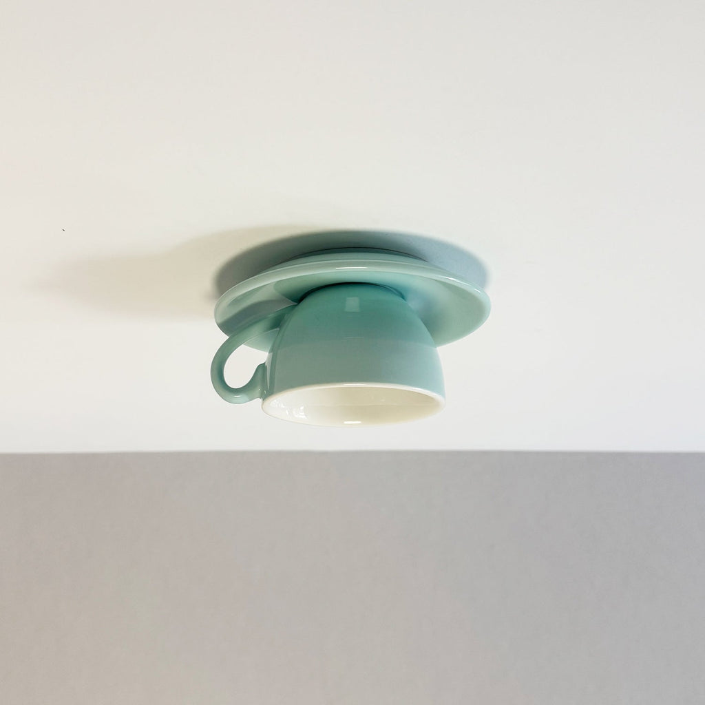 Kaffekopp i keramisk taklampe med LED i blått og rosa for soverom og stue