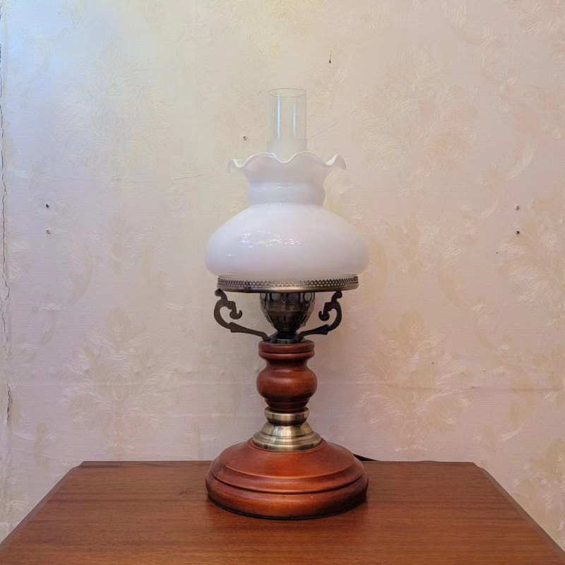 Zenora Urne Retro-Tischlampe aus Massivholz, rotbraune Oberfläche