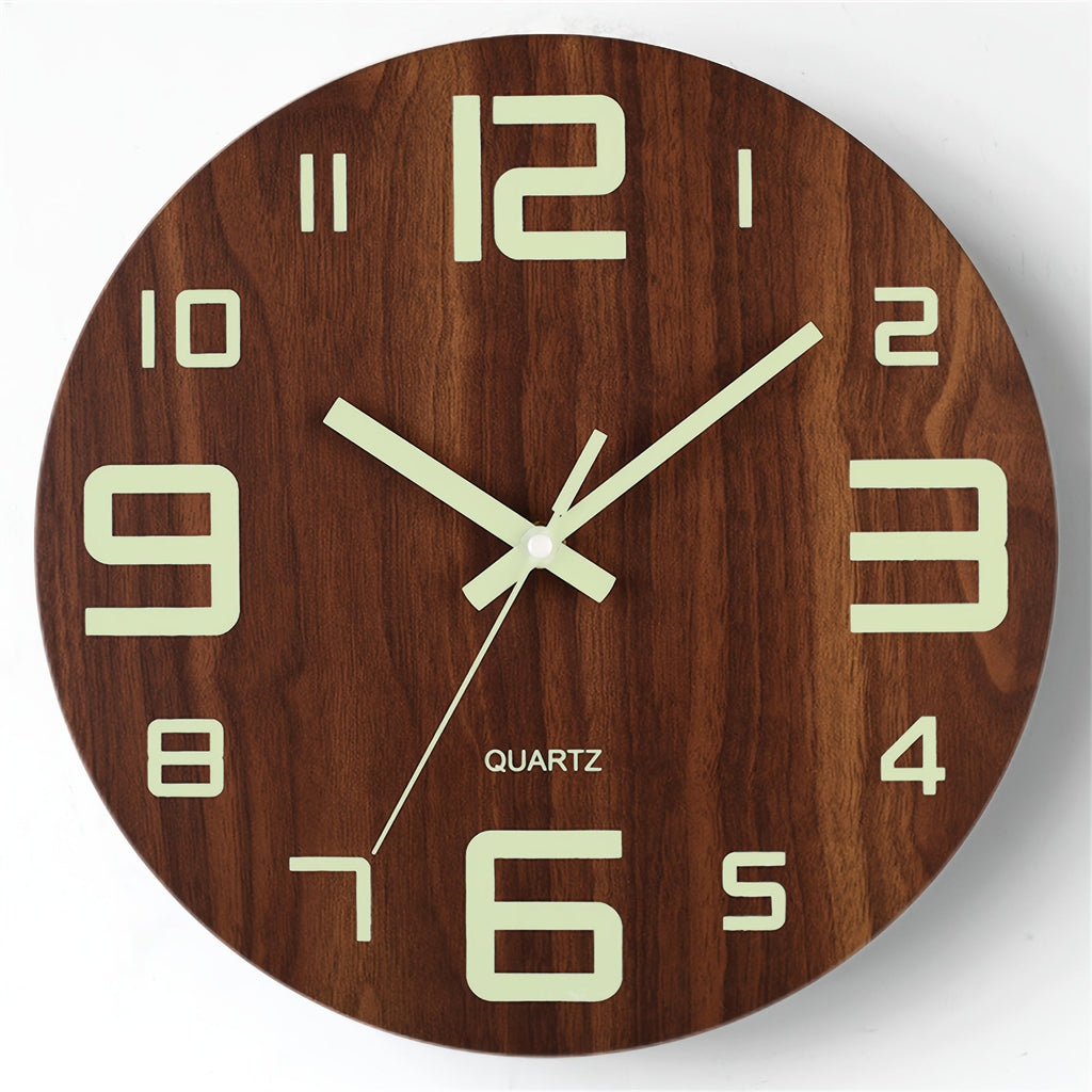 Wanduhr aus Walnussholz mit leuchtendem Glow und geräuschlosem Quarzwerk