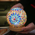 Lampada da tavolo LED in vetro LumaNest con luce dimmerabile per ambienti accoglienti