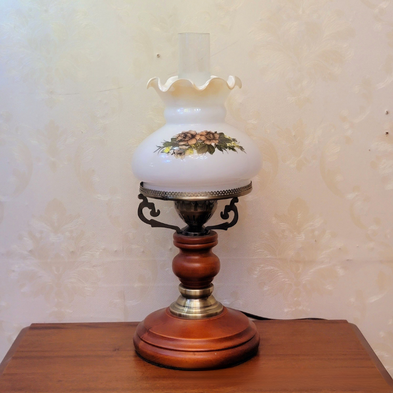 Zenora Urne Retro-Tischlampe aus Massivholz, rotbraune Oberfläche