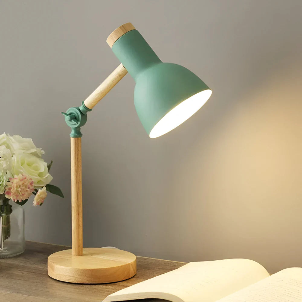 Severská dřevěná stolní lampa s nastavitelným ramenem pro čtení