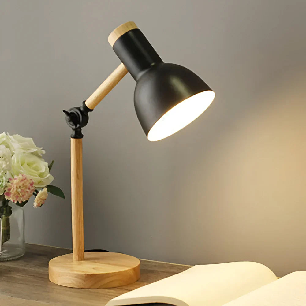 Severská dřevěná stolní lampa s nastavitelným ramenem pro čtení