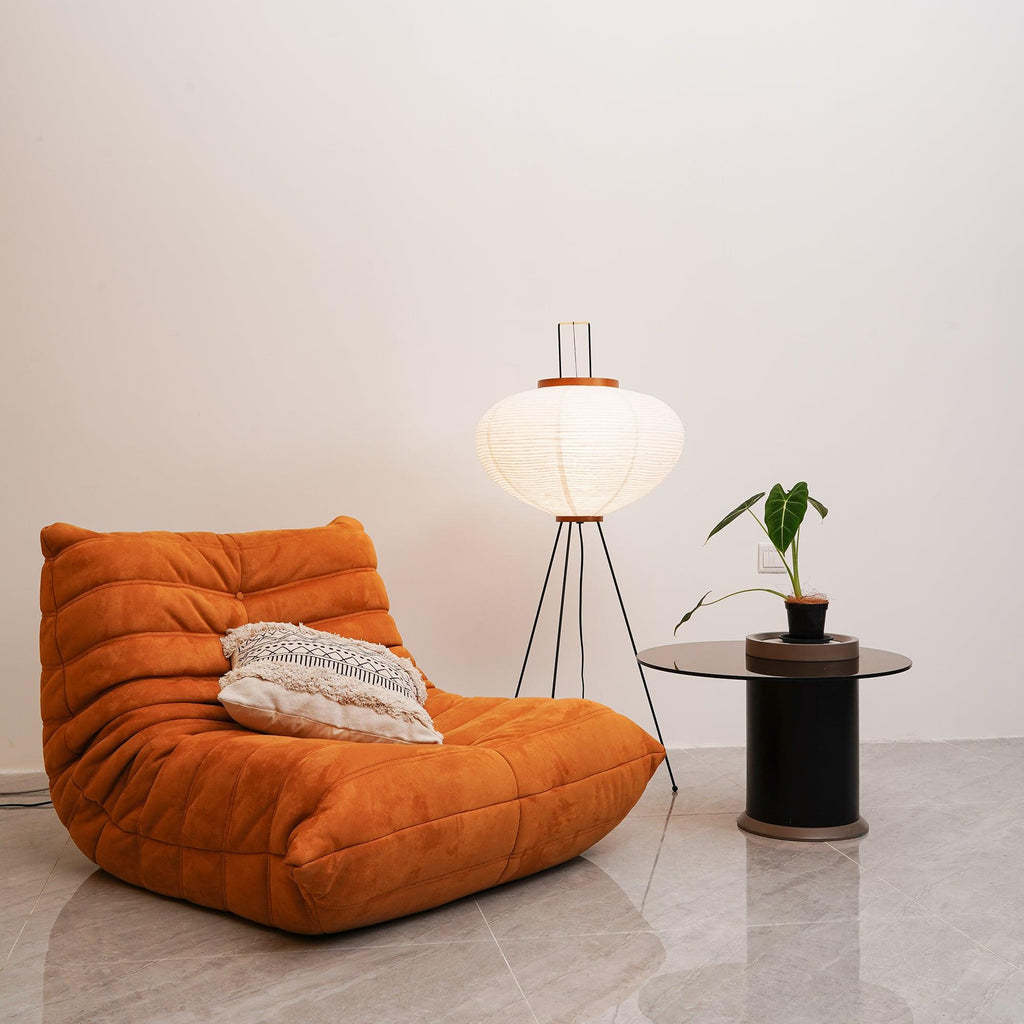 Stojací lampa AstraLume s rýžovým papírovým stínidlem a minimalistickým teplem