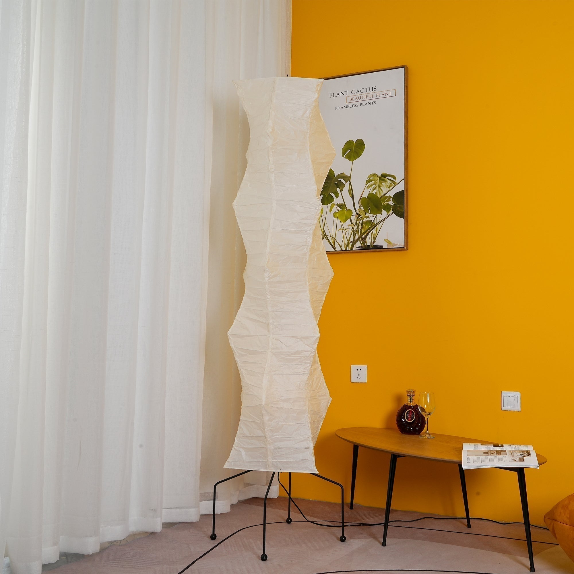 Stojací lampa AstraLume s rýžovým papírovým stínidlem a minimalistickým teplem