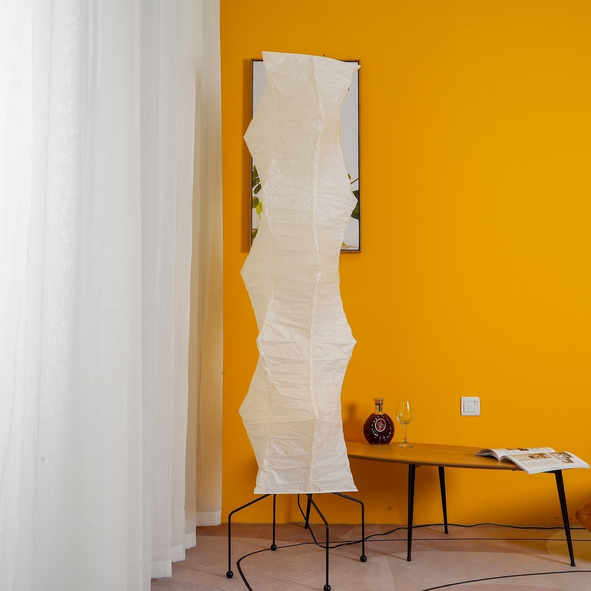 Stojací lampa AstraLume s rýžovým papírovým stínidlem a minimalistickým teplem