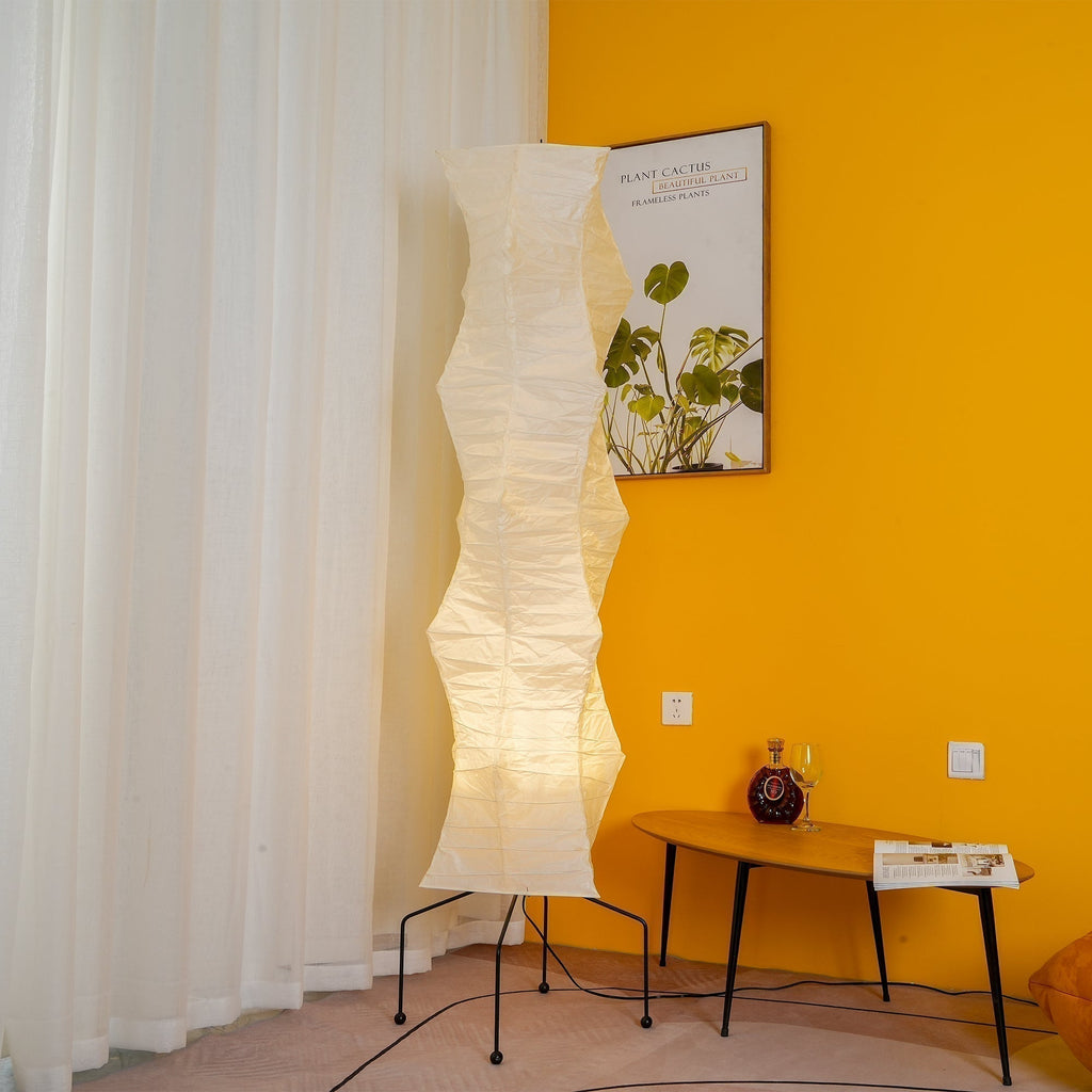 Stojací lampa AstraLume s rýžovým papírovým stínidlem a minimalistickým teplem