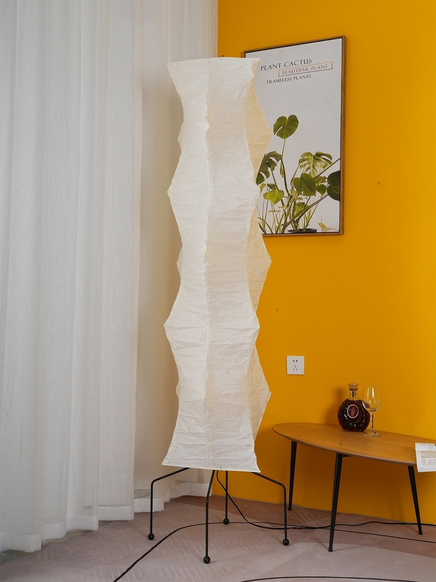 Stojací lampa AstraLume s rýžovým papírovým stínidlem a minimalistickým teplem