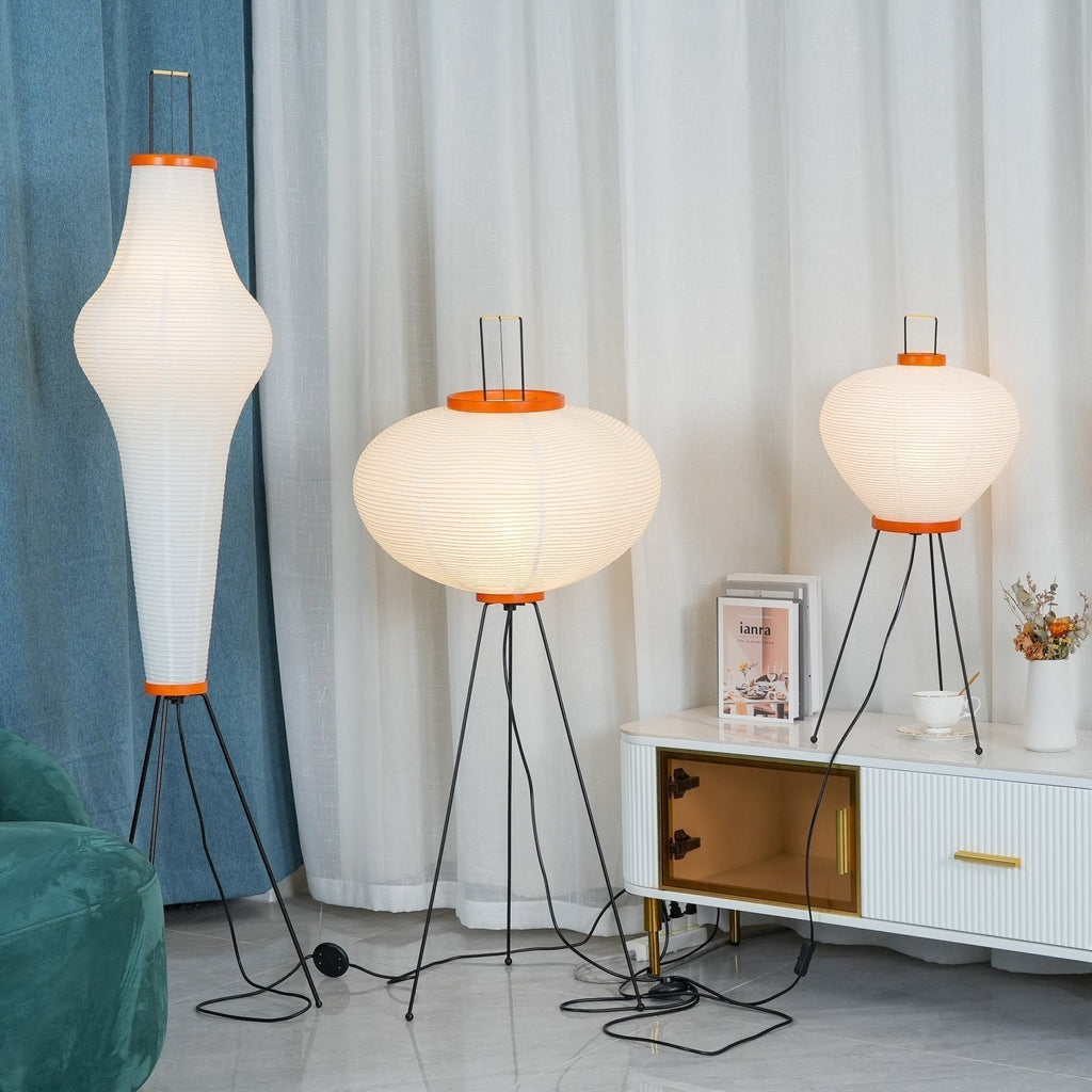 Stojací lampa AstraLume s rýžovým papírovým stínidlem a minimalistickým teplem