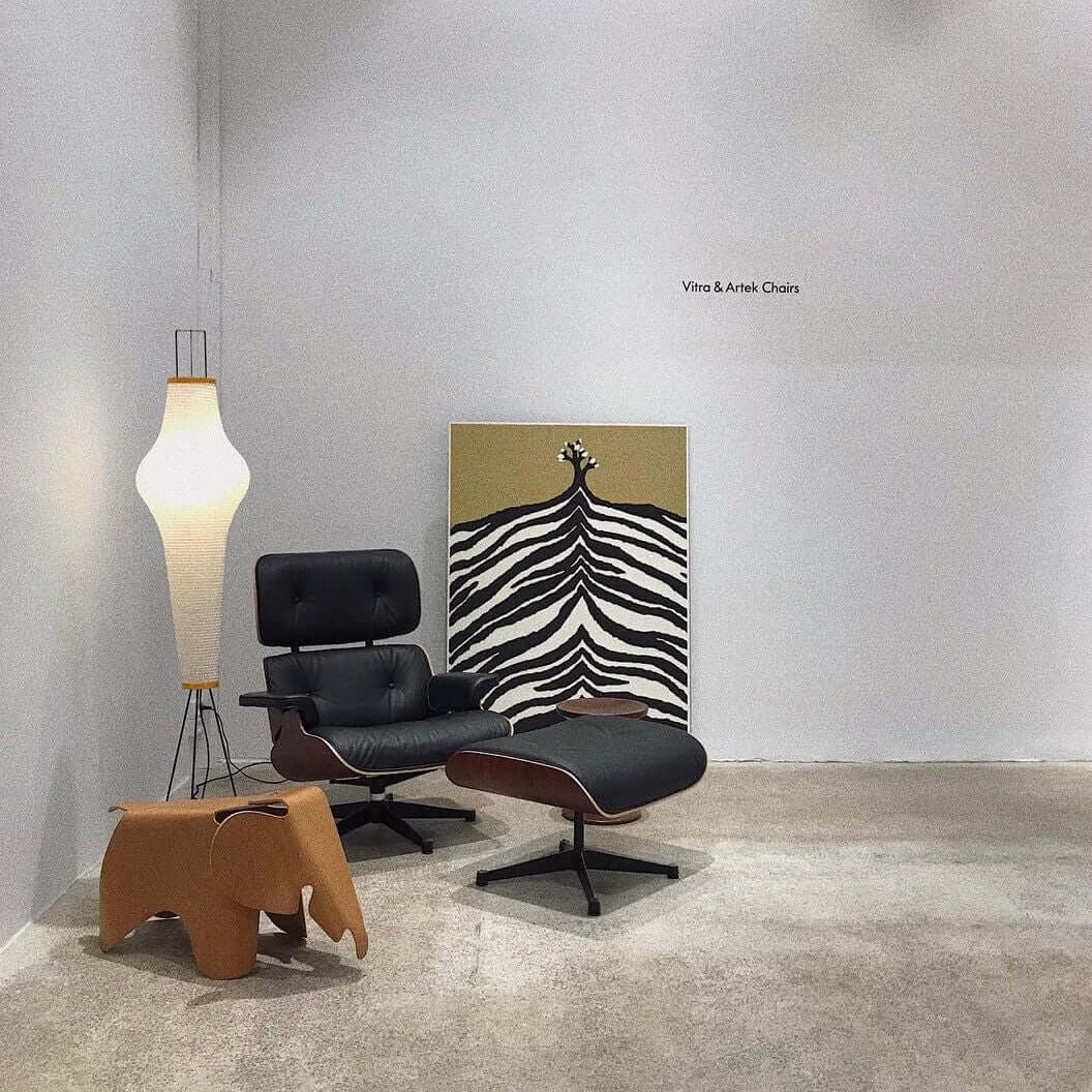 Stojací lampa AstraLume s rýžovým papírovým stínidlem a minimalistickým teplem