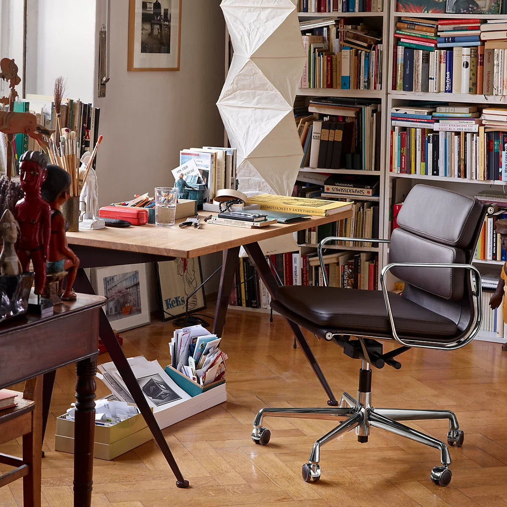 Stojací lampa AstraLume s rýžovým papírovým stínidlem a minimalistickým teplem