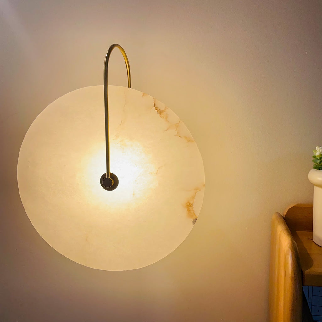 مصباح جداري LED من إيفوريا ستون لإضاءة دافئة ومريحة في أي غرفة