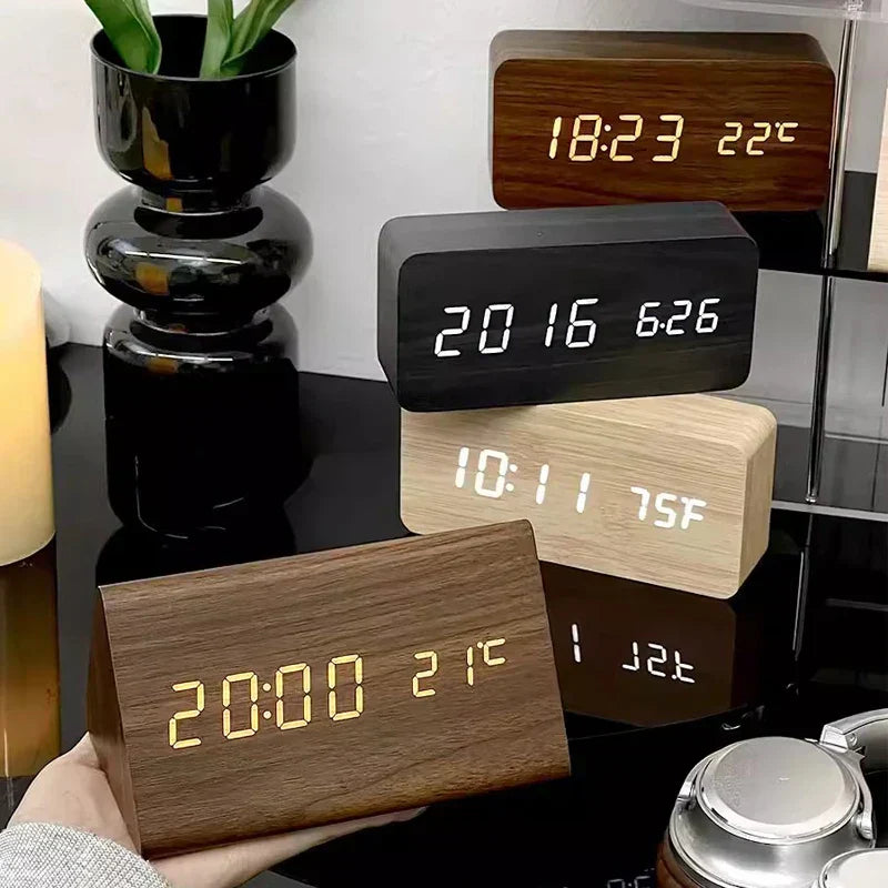 Sveglia LED WoodWatch con controllo vocale per la camera da letto