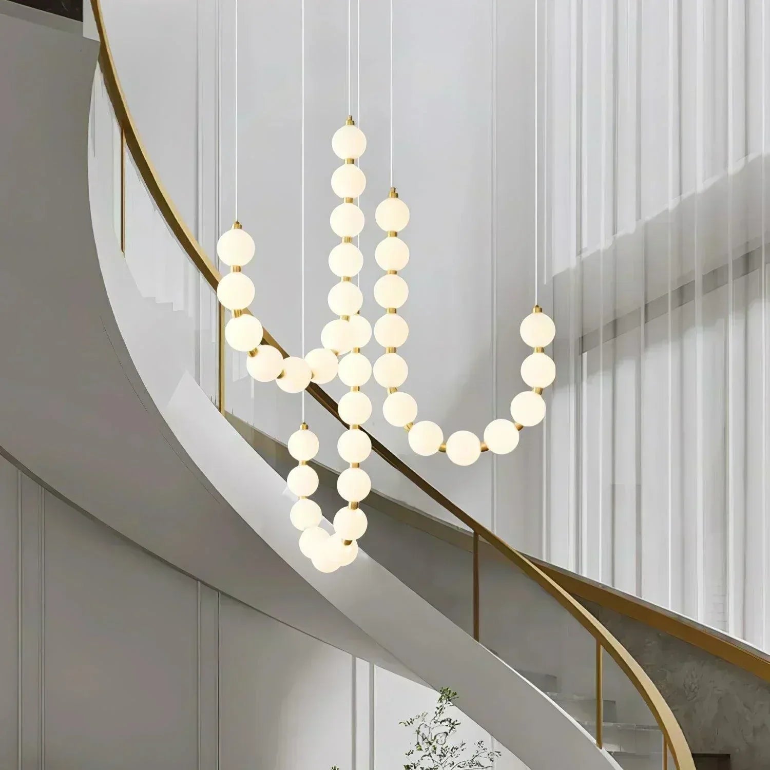 Novaelle Elegante Halskette mit Kronleuchter aus Messing, Metall und Acryl | Snurv