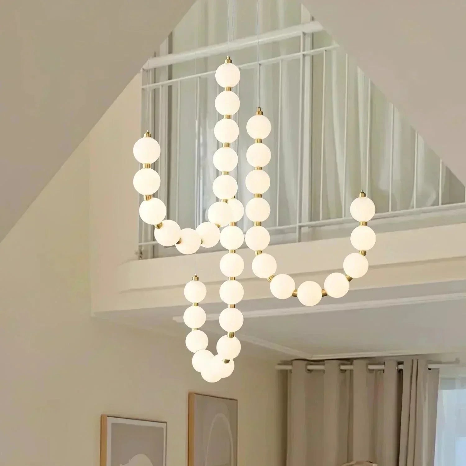 Novaelle Elegante Halskette mit Kronleuchter aus Messing, Metall und Acryl | Snurv